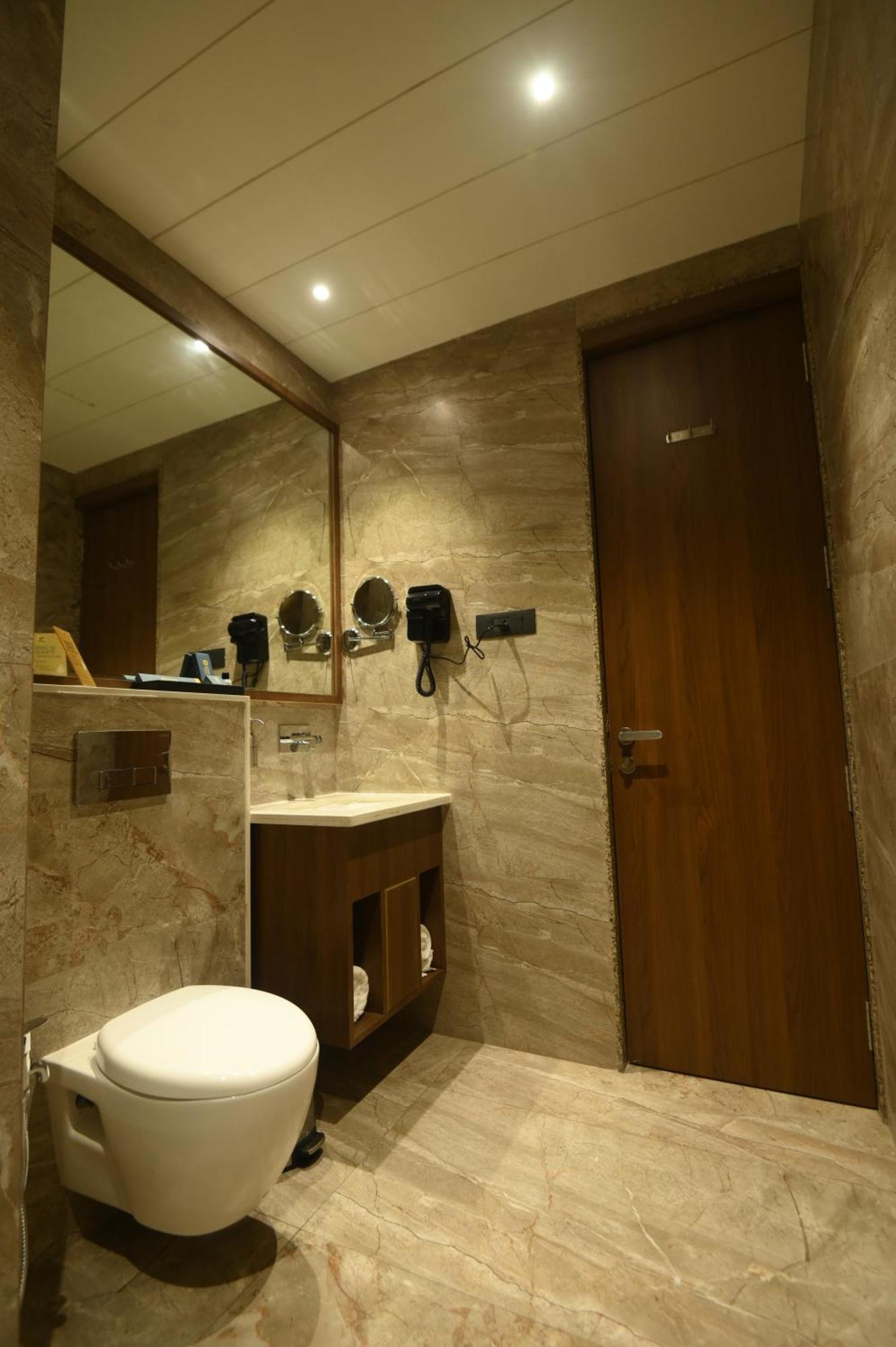 Kings Kraft Tremezzo Inn, Somnath Exterior photo
